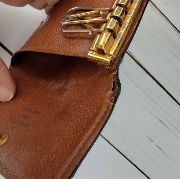 Louis Vuitton Key Wallet - Picture 8 of 14